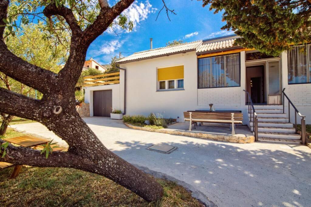 Vacation Home Korina سينج المظهر الخارجي الصورة
